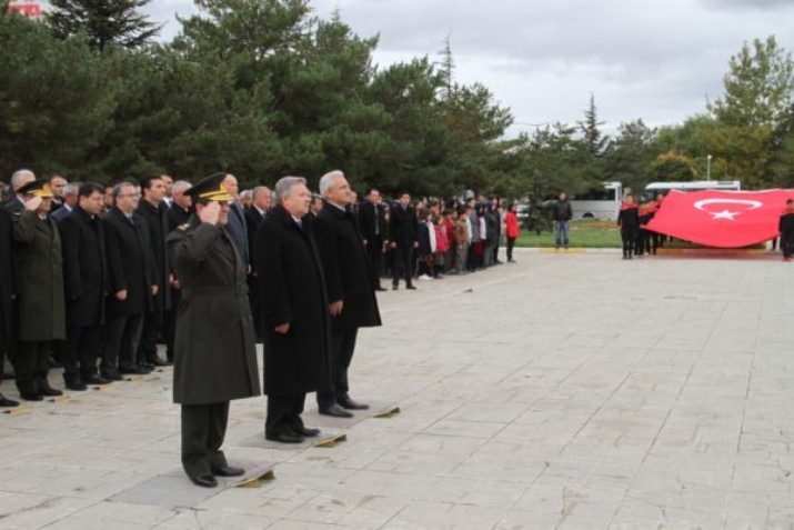 Ulu Önder Atatürk, Erzincan'da Törenle Anıldı